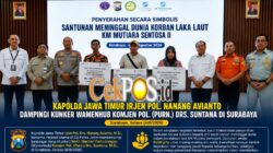 Kapolda Jatim Dampingi Wamenhub Serahkan Santunan Korban KM Mutiara Sentosa II