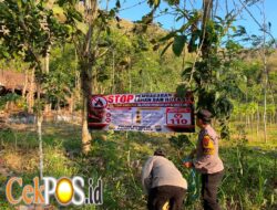 Polres Blitar Kota Edukasi Warga dan Pasang Banner Cegah Karhutla di Lereng Gunung Pegat