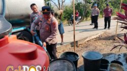 Polres Ponorogo Hadir Bawa Harapan Saat Kemarau Panjang, Salurkan 16 Ribu Liter Air Bersih untuk Warga Karangpatihan