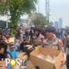 Polwan Sapa Pejuang Aspirasi, Bagikan Makanan dan Minuman di DPR