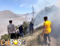 Karhutla Bromo: Api Mengarah ke Ngadisari, Polres Probolinggo Gerak Cepat Padamkan Api di Blok Seruni