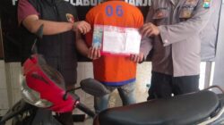 Polsek Kenjeran Amankan Pelaku Pembobolan Gudang Plastik Tambak Wedi Surabaya.