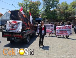 Kadispendik Jatim Absen Saat Didemo, H. Bakri Tuntut Kebiri Oknum Guru Predator Seksual SMAN 19 Surabaya
