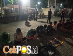 Hendak Tawuran di Kedung Cowek, 11 Remaja Diciduk Polisi, Celurit 1,5 Meter Ditemukan