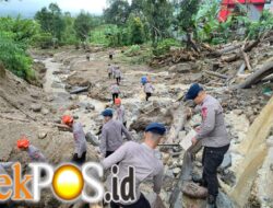 Saat Galodo Menerjang Solok, Polri Hadir Melayani: SAR Dikerahkan, Mapolres Jadi Tempat Pengungsian