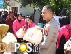 Peringati HKGB ke-74, Bhayangkari Tanjung Perak Salurkan 200 Paket Bansos untuk Warga Kalimas Baru