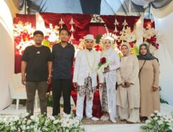 Penuh Haru dan Khidmat, Much. Sukron dan Wati Ikrar Janji Suci di Hadapan Keluarga