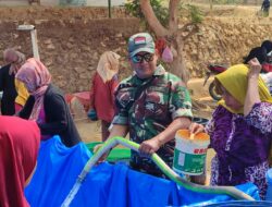 Sejuta Kebahagiaan: Kodim Sampang Hadir Pendistribusian Air Bersih bagi Warga Olor
