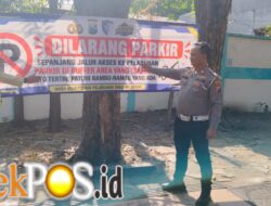 Tingkatkan Kamseltibcarlantas, Polres Pelabuhan Tanjung Perak Pasang Banner Larangan Parkir di Jalan Perak Barat