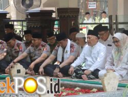 Perkuat Sinergi Ulama dan Umara, Kapolri Silaturahmi ke Ponpes Tebuireng dan Ziarah Makam Gus Dur