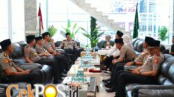 Perkuat Sinergi dengan Ulama, Kapolri Silaturahmi dengan Rais Aam PBNU di Surabaya
