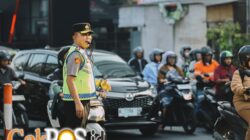 Kapolda Jatim Turun Langsung Pantau Pelayanan Lalu Lintas di Surabaya