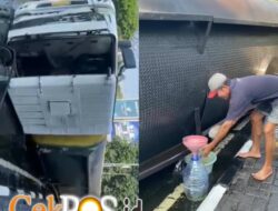 Truk Tangki Terbalik di Gresik, Tumpahan Stearin Bikin Jalan Licin dan Lalu Lintas Tersendat